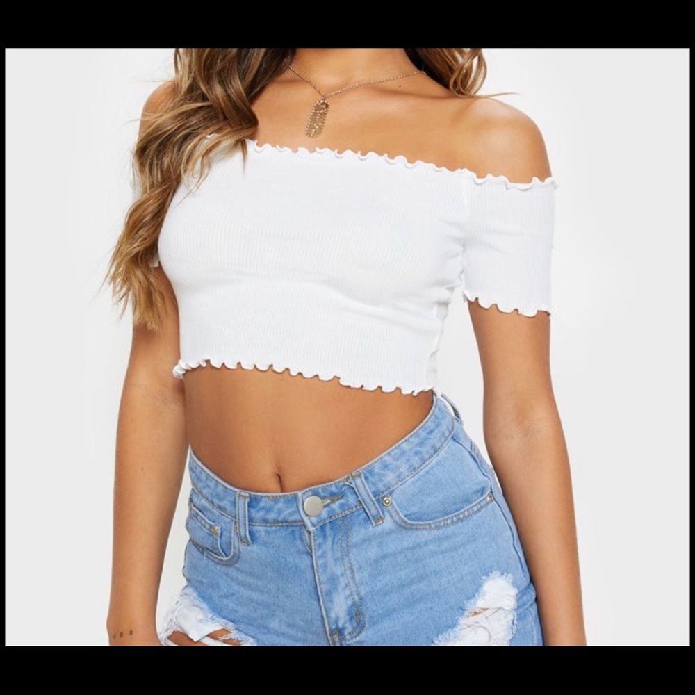 White short sleeve crop top
